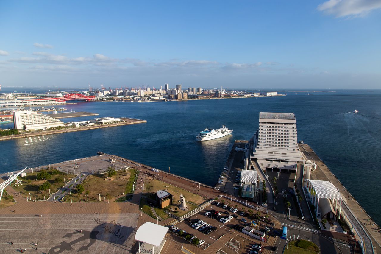 Panoramic view of the Kobe seaside from the Sake Taru Lounge.