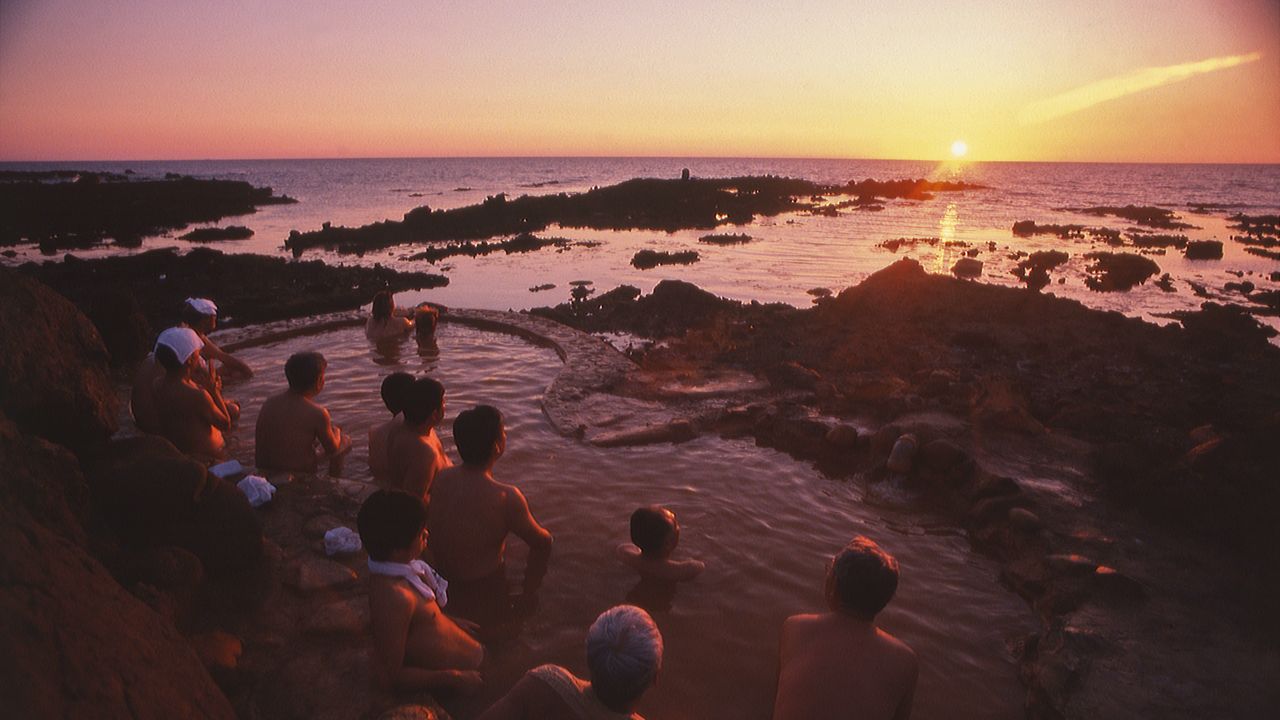 Watching at onsen 9