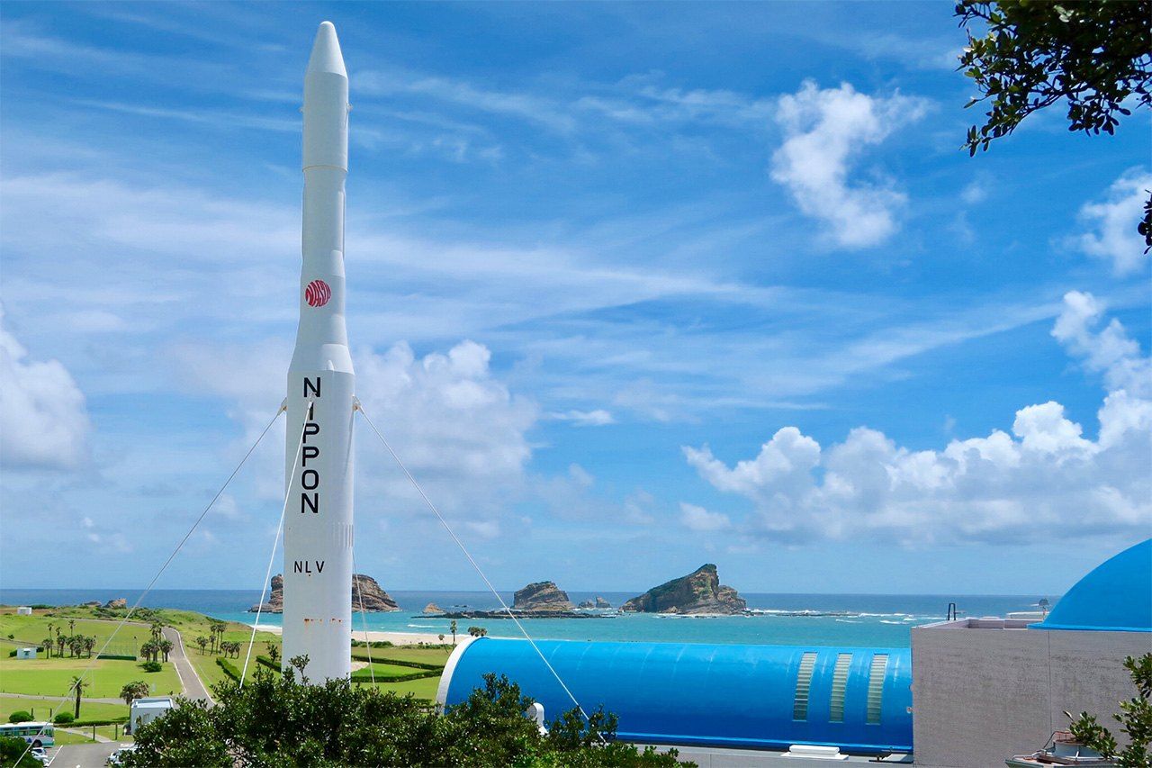 Japan’s largest space center and the Museum of Space Science and Technology are located on the southern island of Tanegashima. (© Pixta)