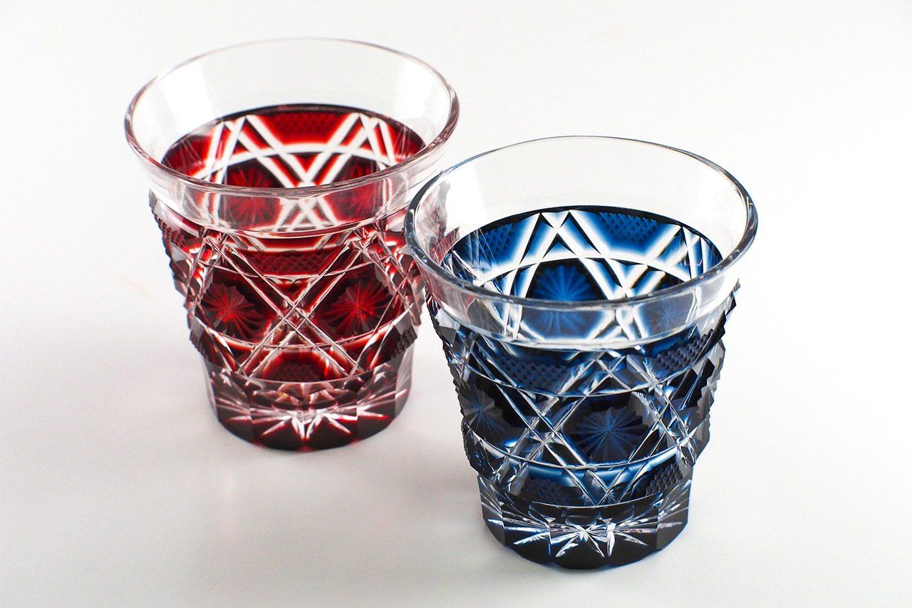 Satsuma kiriko is a popular style of cut glass from Kagoshima. (© Pixta)