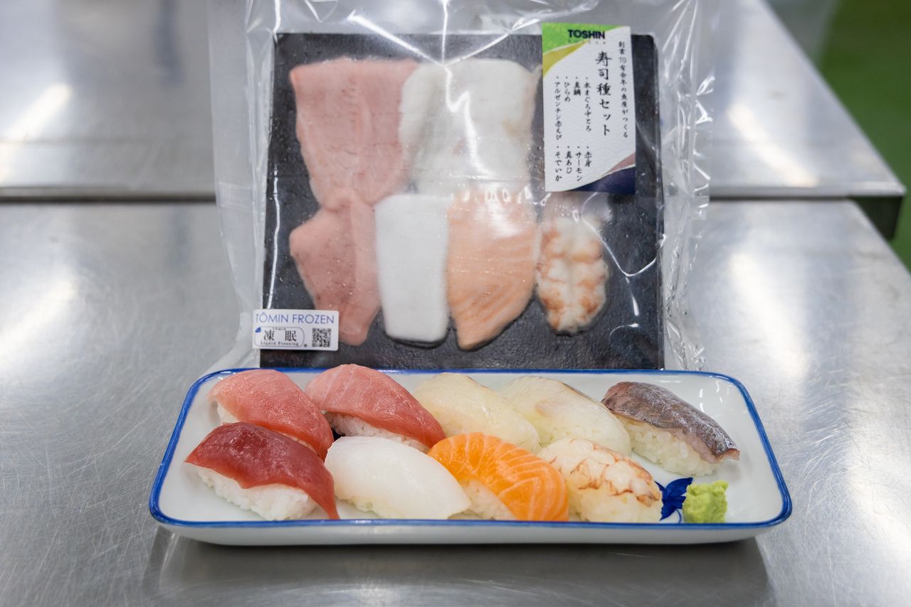 Thawed nigirizushi and the frozen sushi set.
