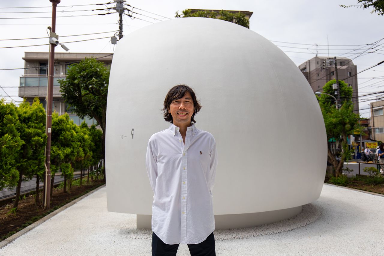 The “Hi Toilet” in Nanagō Dōri Park and creator Satō Kazoo. The facility won gold at the 2022 iF Design Award, one of the world’s three major design awards.