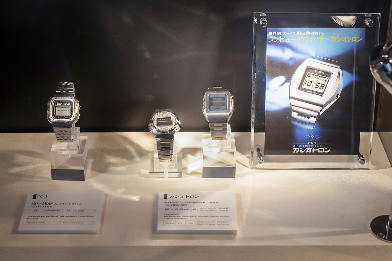 The two watches on the right are Casiotrons, while on the left is the X-1 from 1976, the first to be equipped with functions like a world clock and stopwatch.