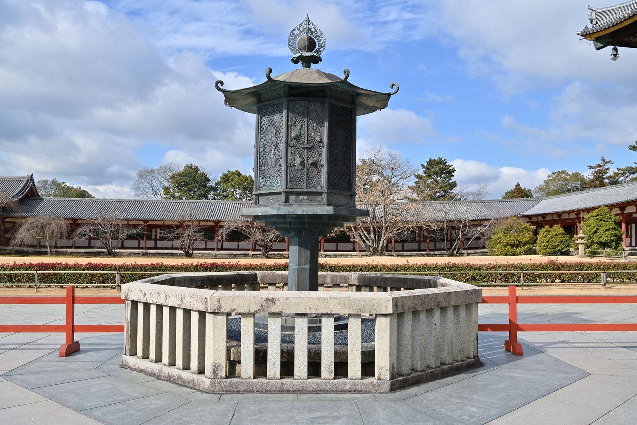 The hakkaku tōrō, a six-sided, 4.6-meter-tall bronze lantern that dates back to Tōdaiji’s founding.