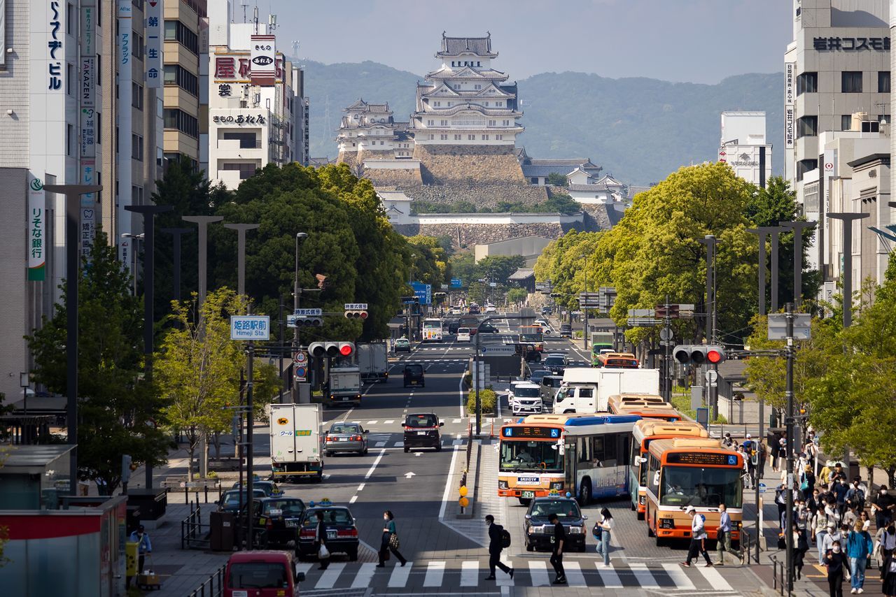 Himeji Castle hovers over the bustling city. The sprawling complex is around 1 kilometer from Himeji Station, which has a dedicated viewing deck where passengers can admire the keep.