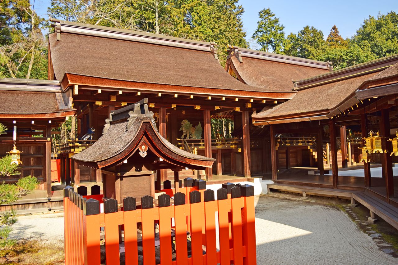 The honden and gonden at the right and left, respectively. Special worship at the honden includes a purification ceremony and a briefing on the shrine by a shrine priest. (Courtesy of Kamigamo Shrine)