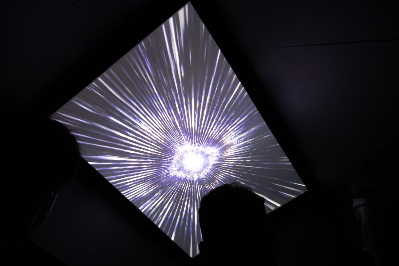 Visitors check-in on the fourteenth floor before being whisked past 31 floors in the “Transition Pod” elevator. During the fleeting 30-second journey, the excitement builds, thanks to a kaleidoscopic video on the ceiling accompanied in surround-sound.
