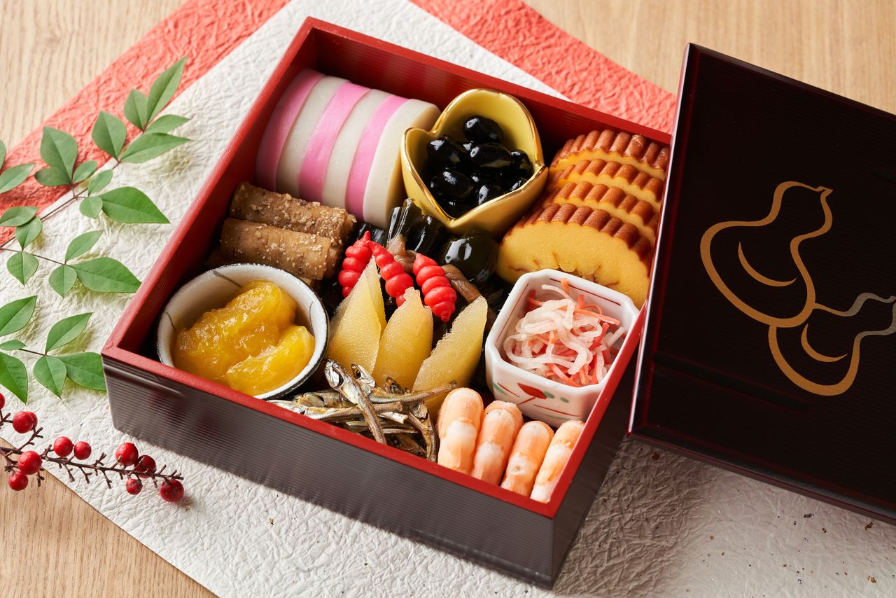 Pink and white kamaboko (upper left) and datemaki (upper right) are still indispensable parts of osechi cuisine. (© Pixta)