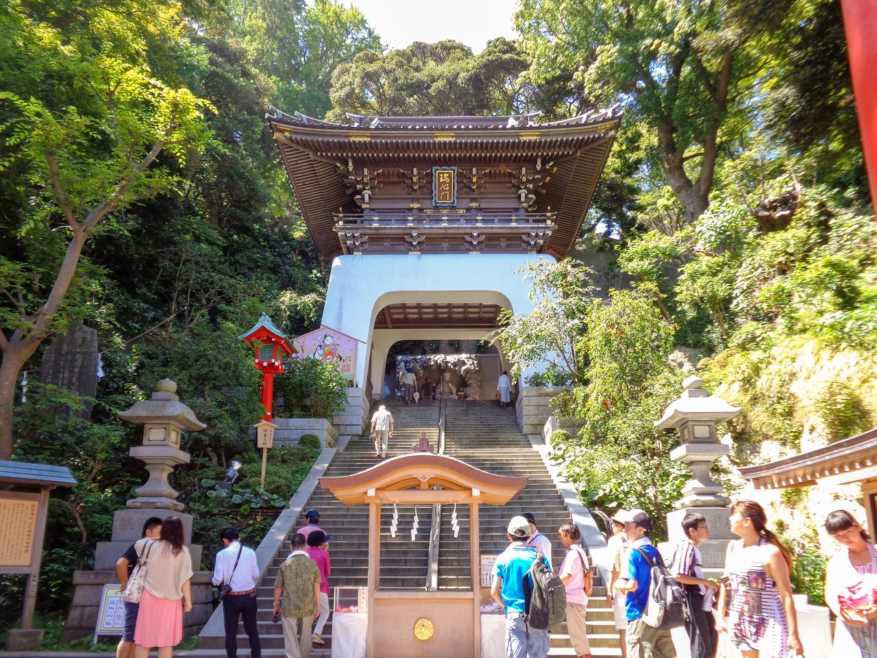 The gate of Enoshima Shrine is modeled on the mythical Ryūgū-jō, the undersea palace of Japanese folklore. (Courtesy Enoshima Shrine)