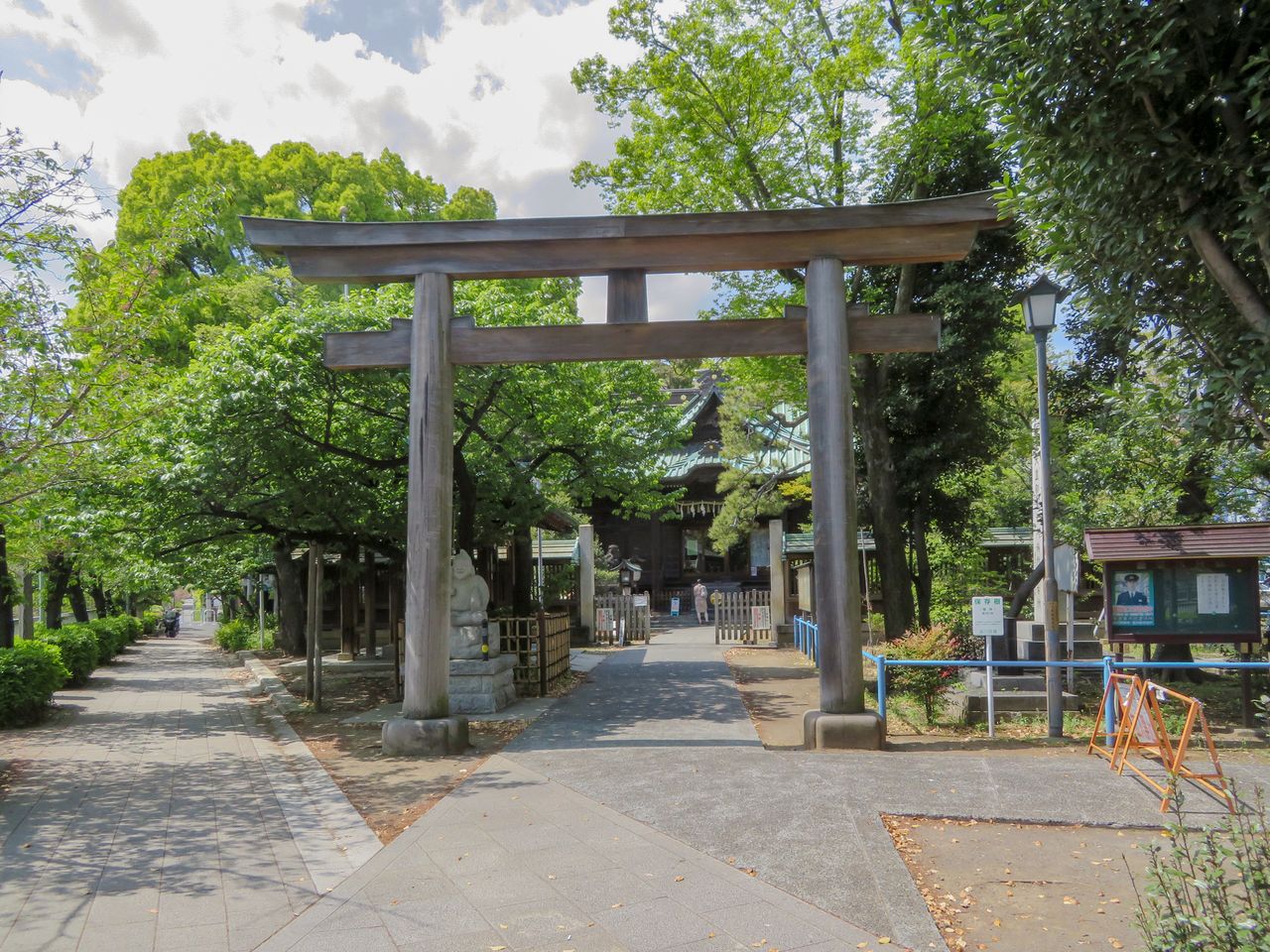 Ebara Shrine, favored by long-ago military leaders, was the protector of Shinagawa. (© Shibuya Nobuhiro)
