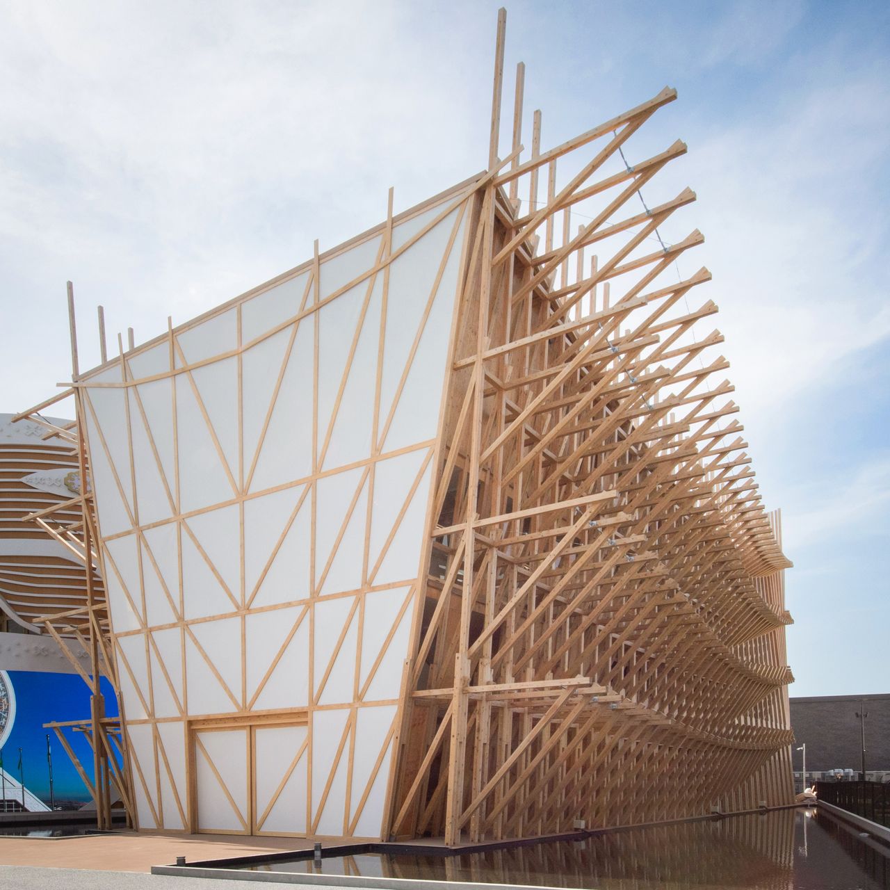 The Bahrain Pavilion. (© Nippon.com)