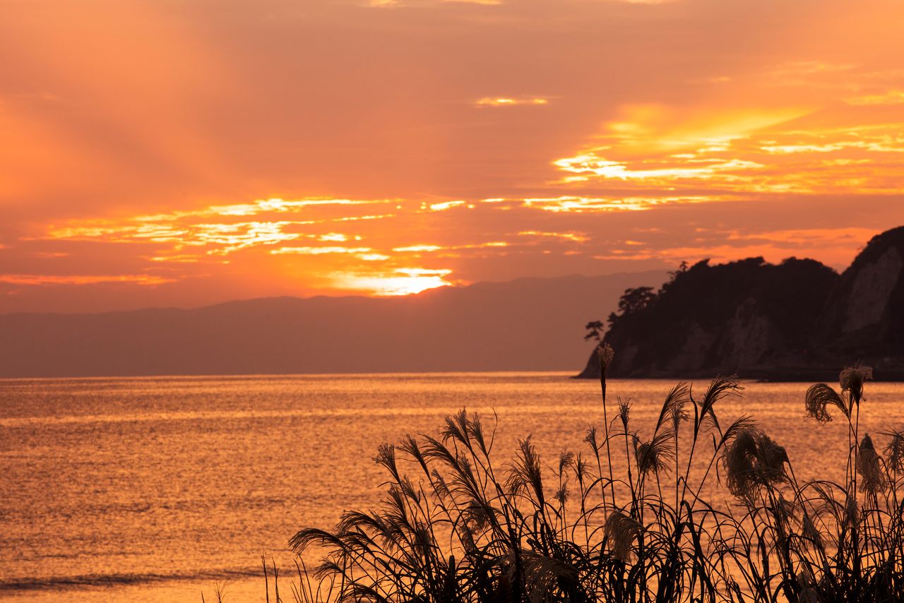 Evening calm at Yuigahama. (© Harada Hiroshi)