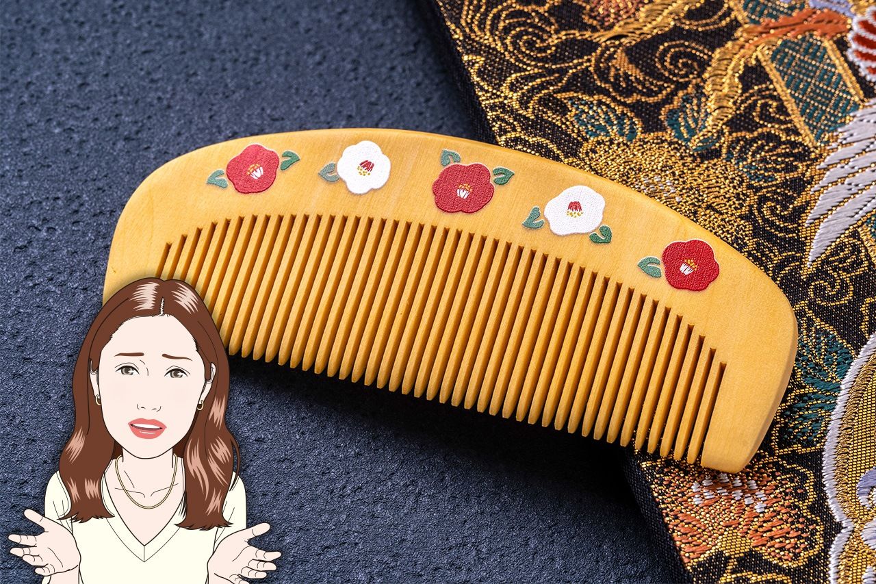 A traditional boxwood comb. This illustration indicates gifts that may be acceptable, but take care. (© Pixta)