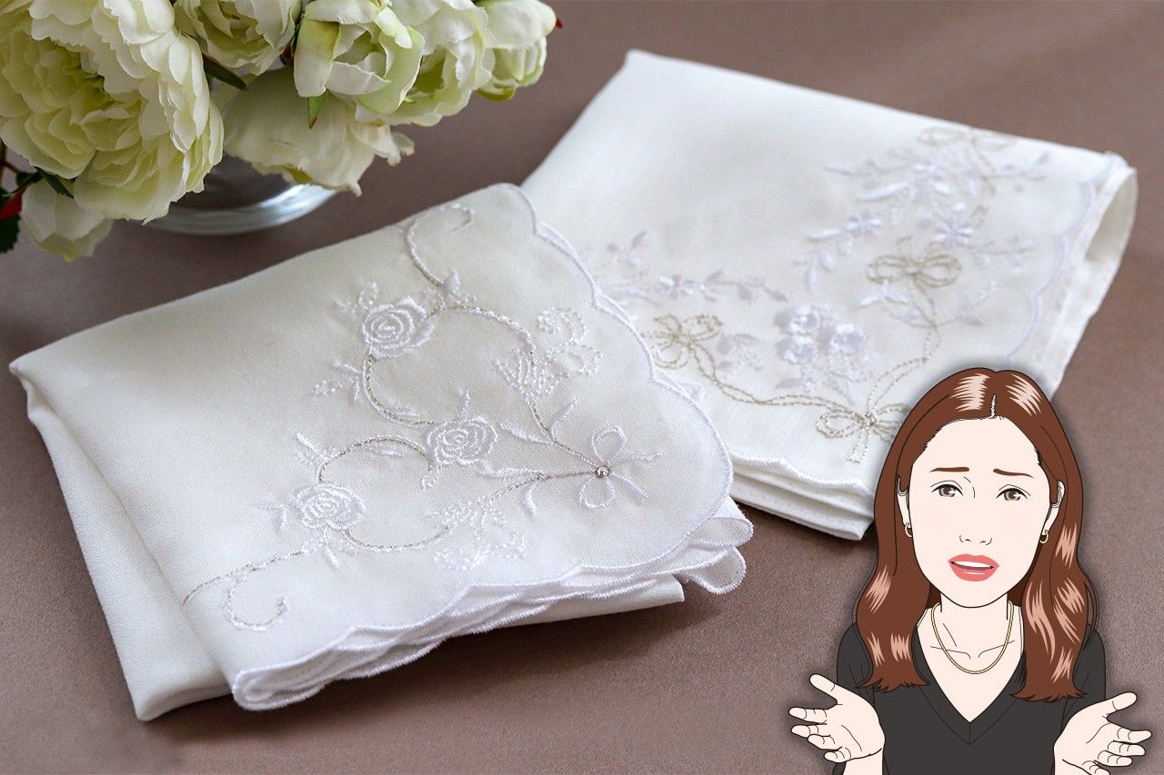White handkerchiefs are customary at funerals. (© Pixta)