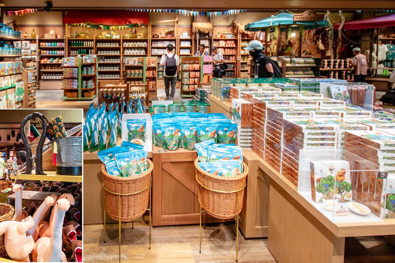 The Village Bazaar gift shop, where 90% of the 550 available items are original, park-exclusive goods. (© Nippon.com)