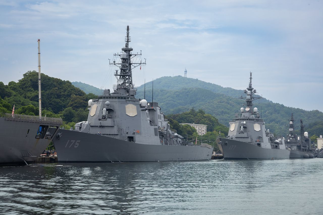 Aegis warships photographed from a sightseeing tour boat. Maizuru is today Japan’s only naval base serving as a port for both the Maritime Self-Defense Force and the Japan Coast Guard. (© Nippon.com)