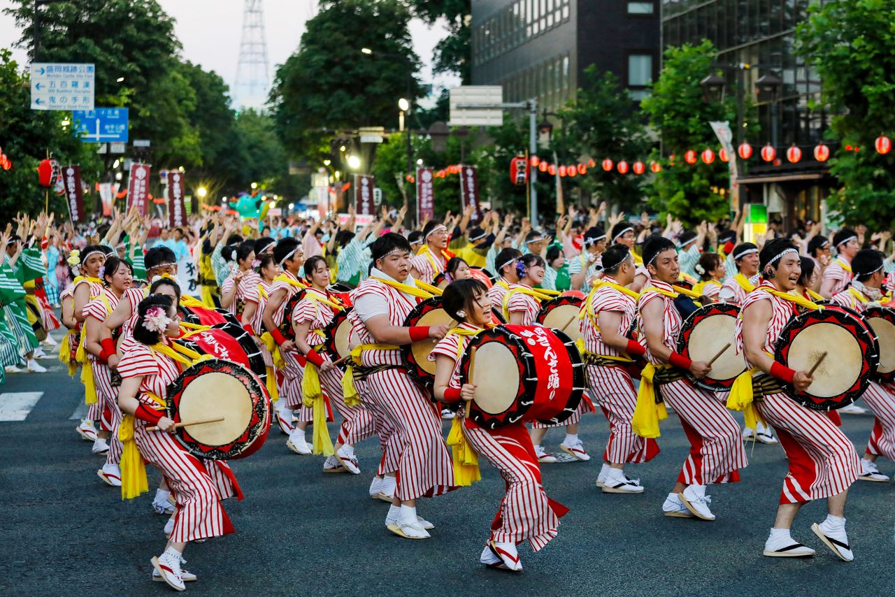 The Sansa Odori parade is the biggest festival in Iwate Prefecture. (© Haga Library)