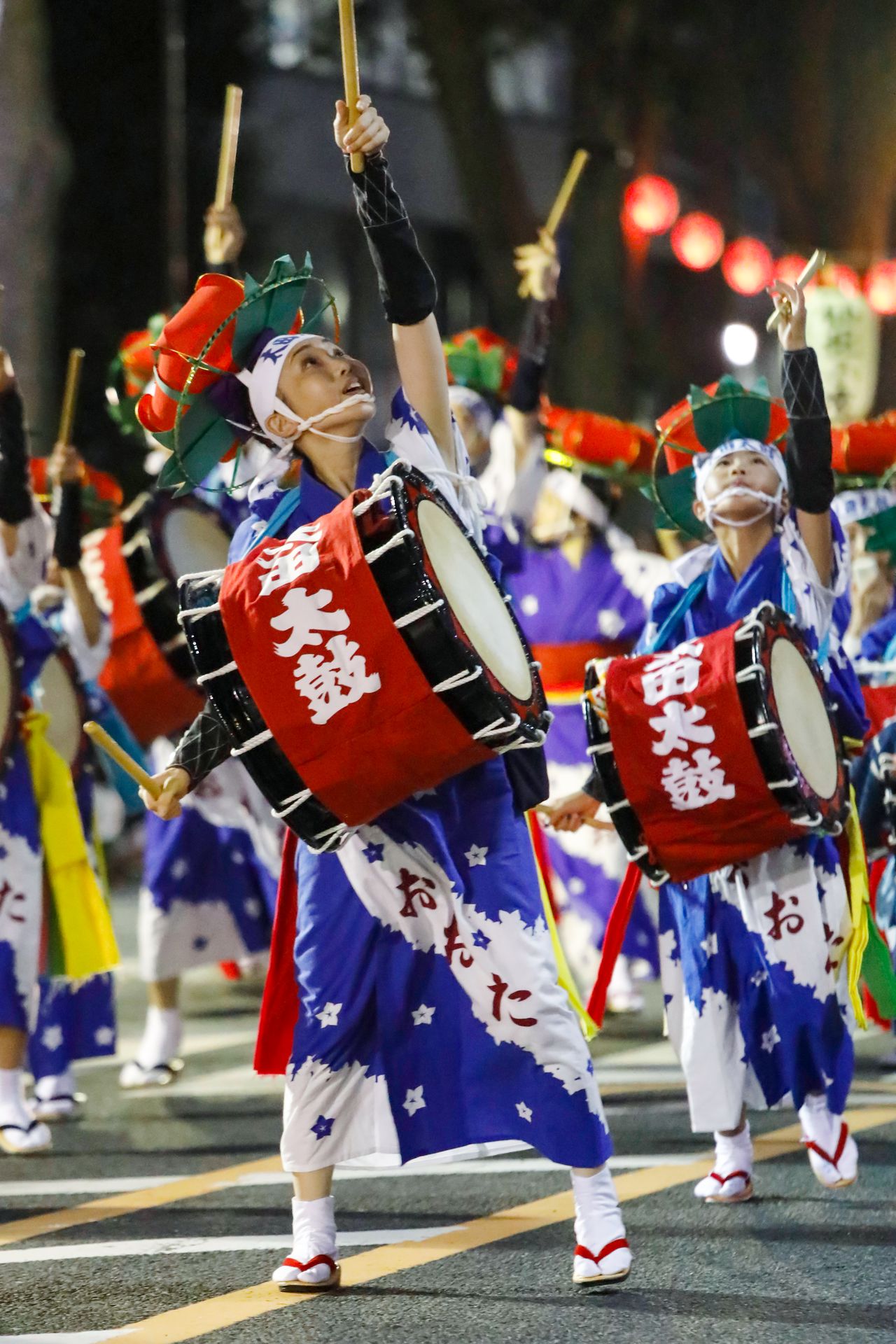 A grand parade celebrated the Guinness World Records award. (© Haga Library)