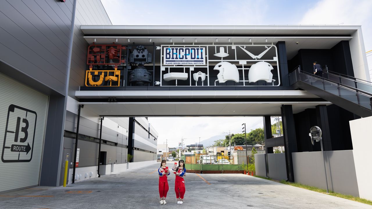 Life-Size Gundam Model Kit Welcomes Visitors to Bandai's New
