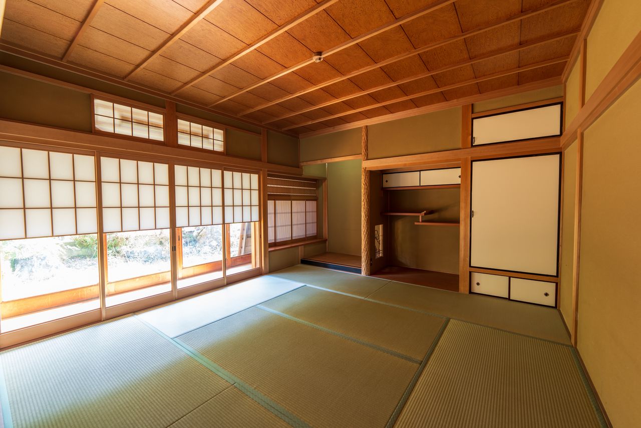 (Yukimi shōji © Pixta)