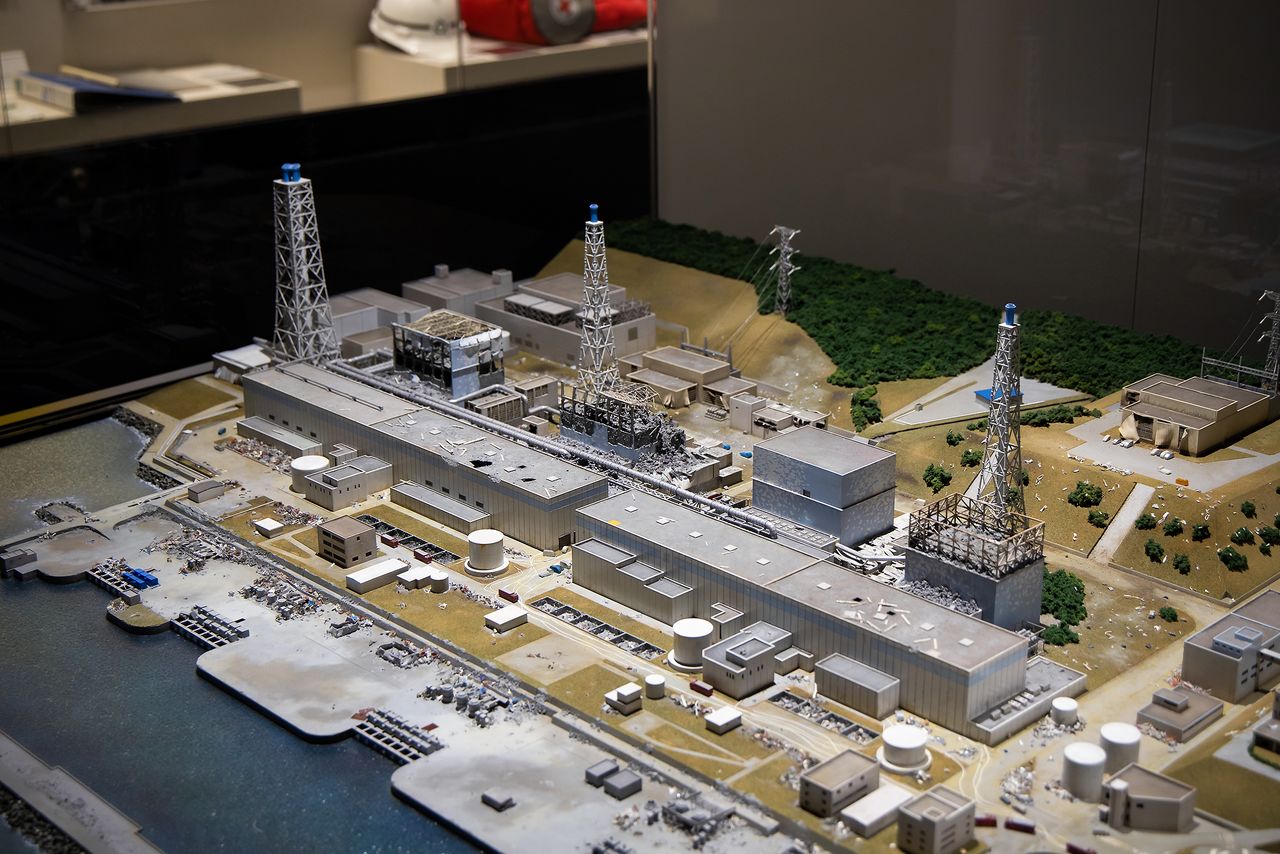 A detailed diorama of the Fukushima Daiichi Nuclear Power Plant recreates the situation at the time of the accident.