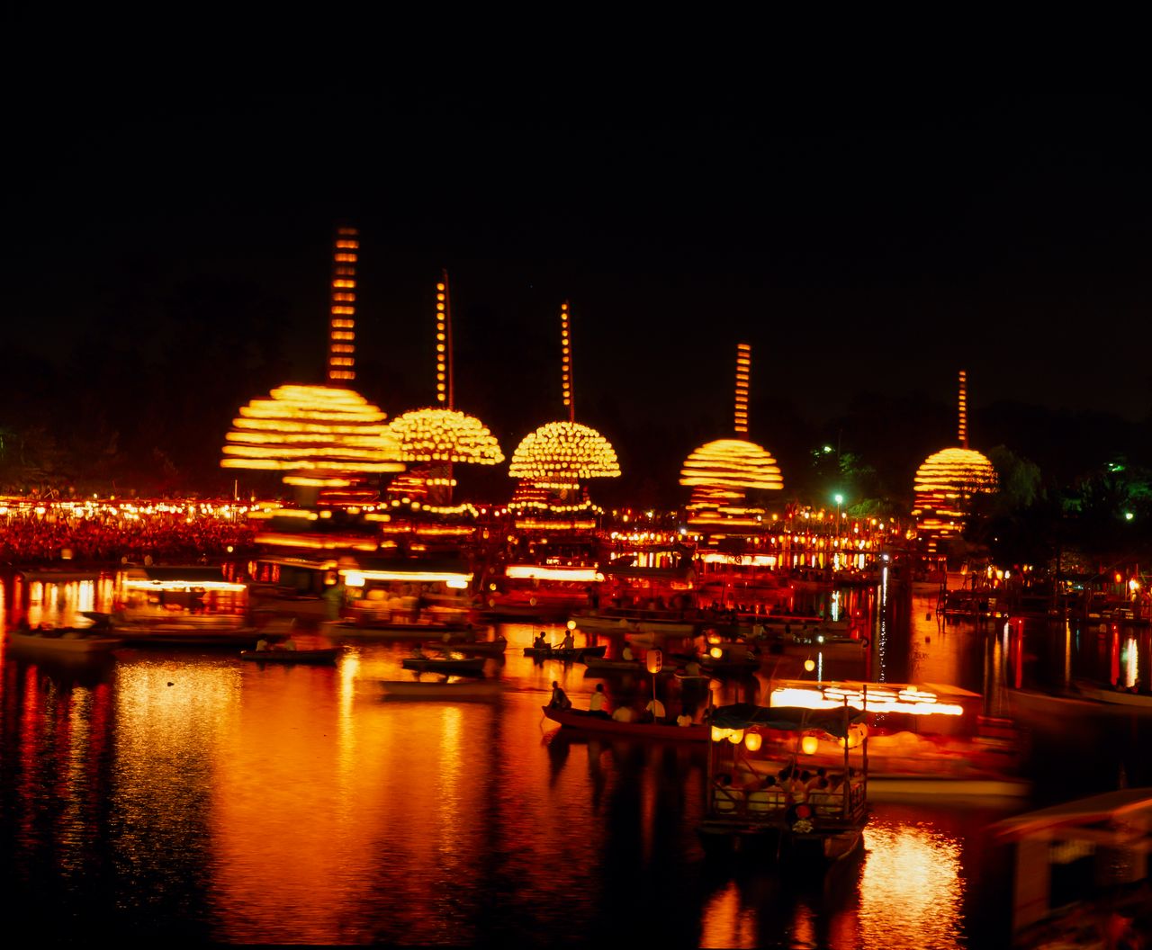 Wooden boats are decorated with countless lanterns, creating a phantasmagorical spectacle. (© Haga Library)