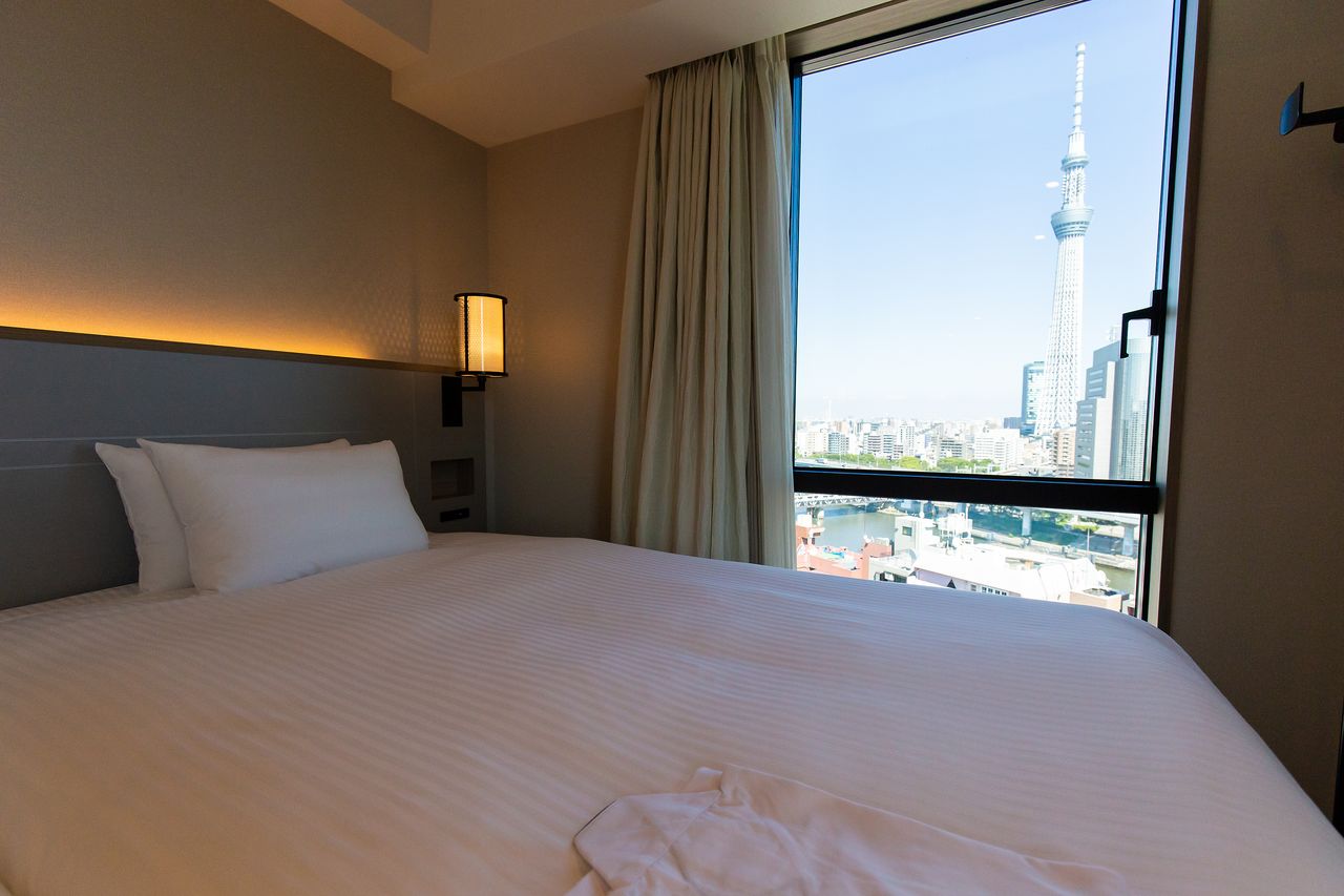 A view of the Tokyo Skytree from one of the hotel’s regular guestrooms.