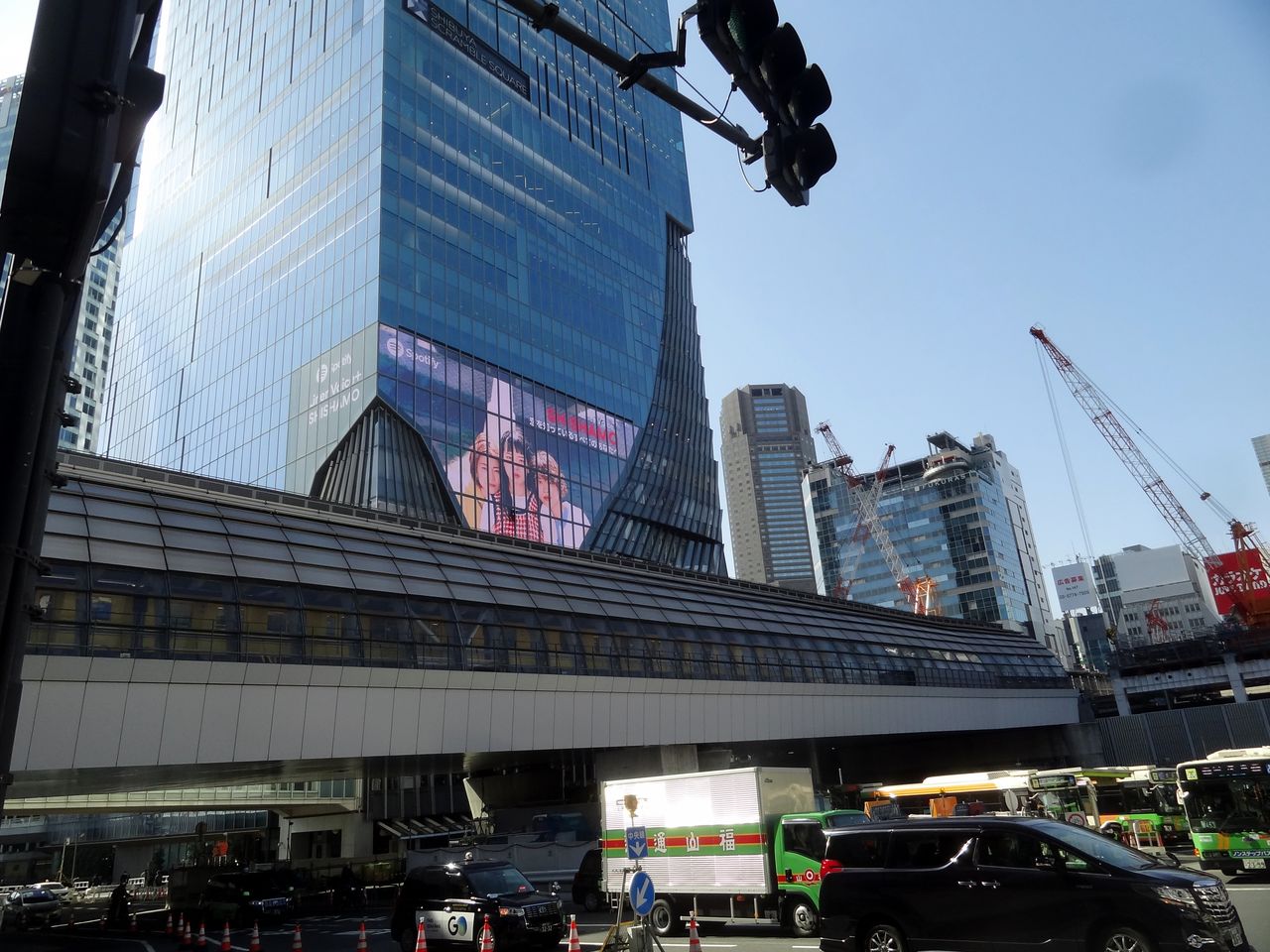 The line comes above ground in Shibuya, but remains cocooned in its own tunnel. (© Gianni Simone)