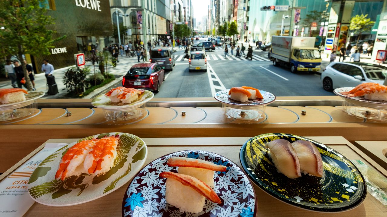 The Sushi Bus: Dinner on the Go in a New Tokyo Sightseeing Experience