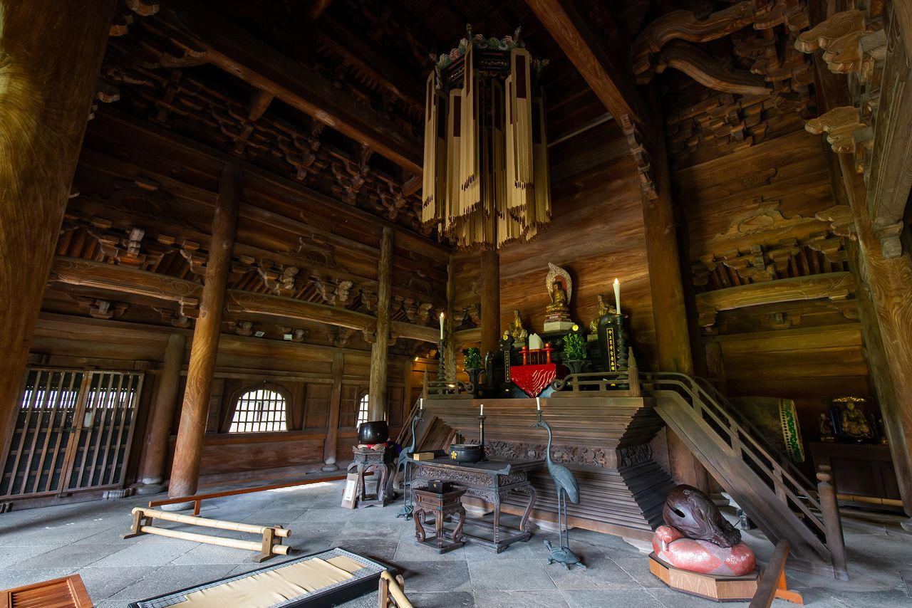 The interior of the Butsuden features magnificent pillars and intricate moldings.