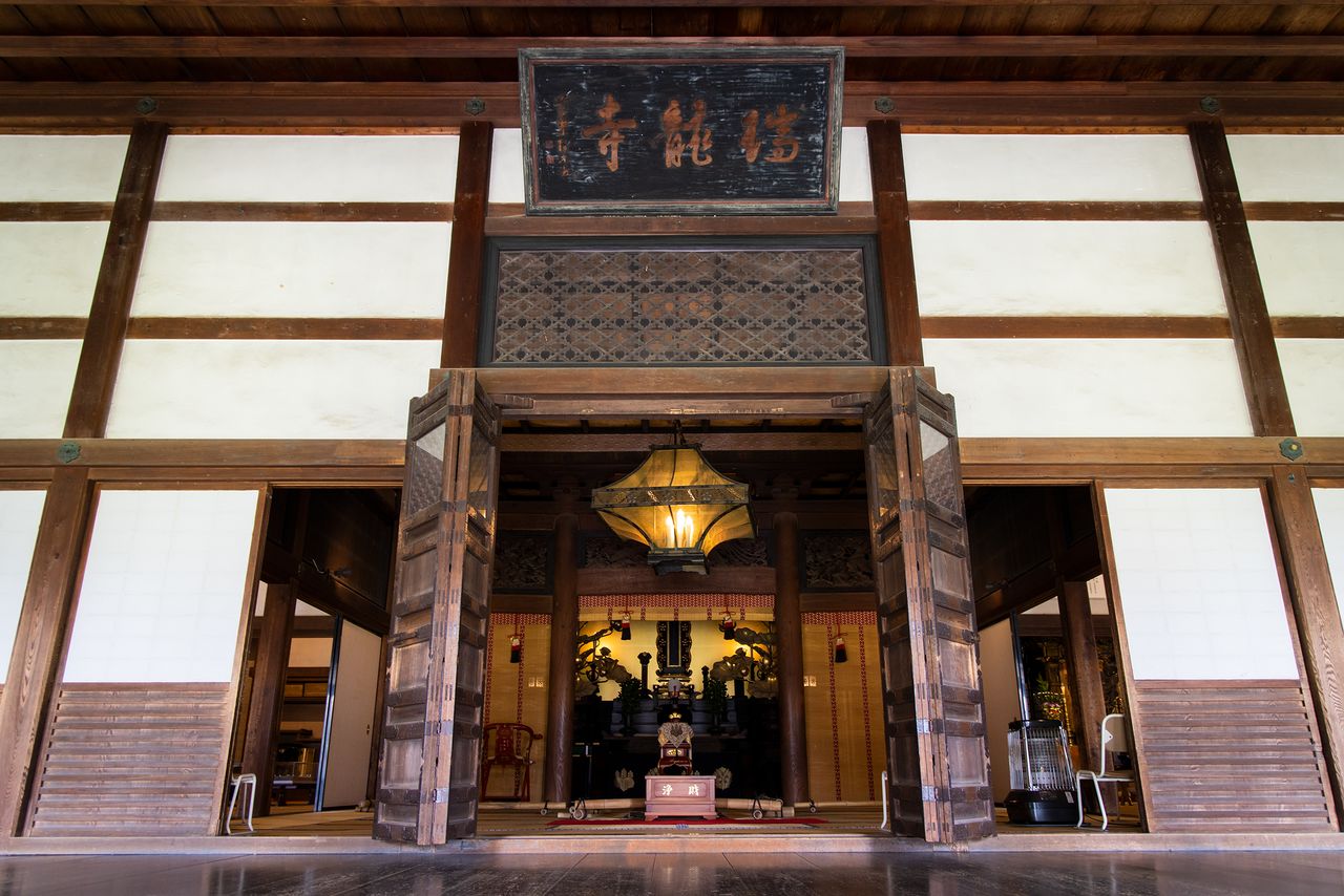 Toshinaga’s mortuary tablet is placed on the Buddhist altar in the center of the Dharma hall.