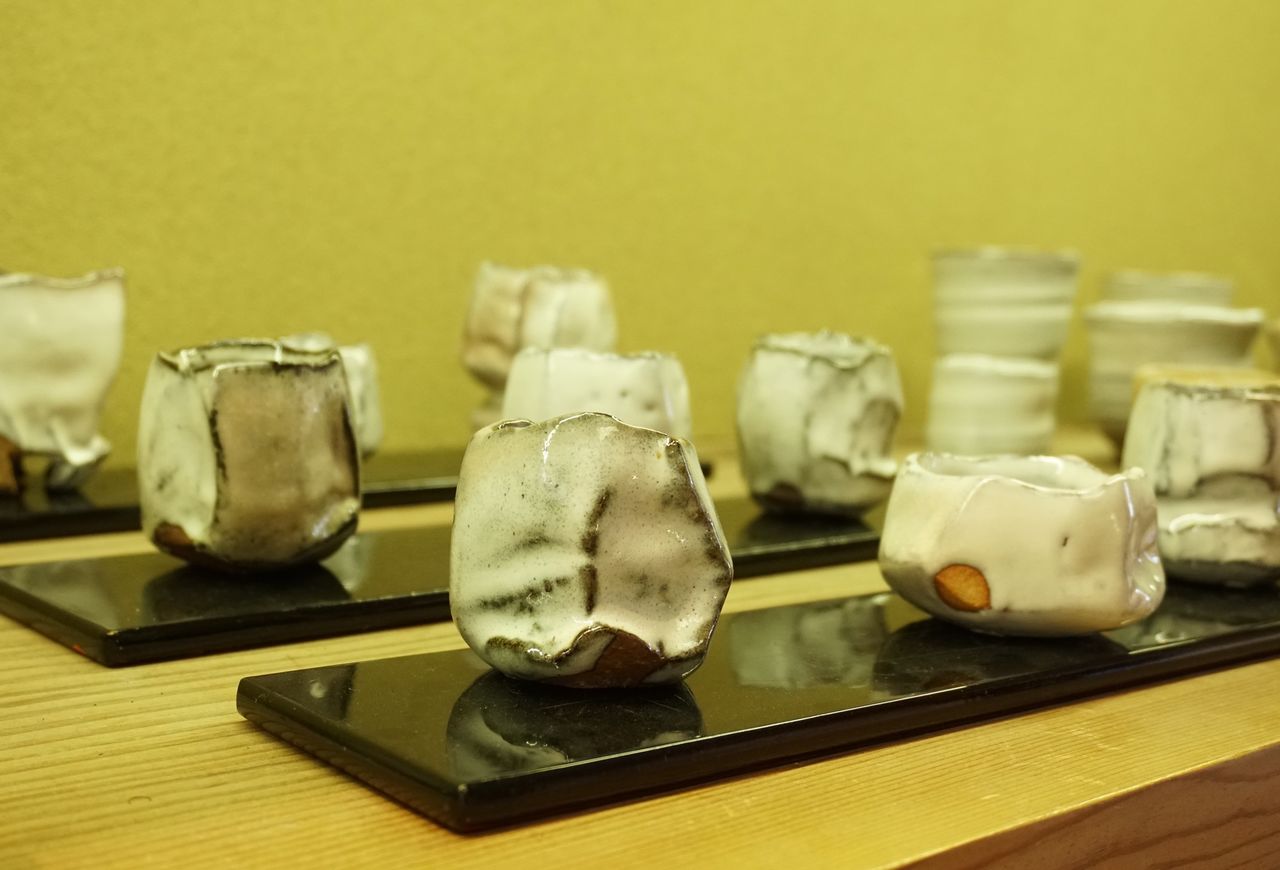Kaneta’s work displays a daring sensibility while retaining the presence and coloring of the traditional Hagiyaki glaze.