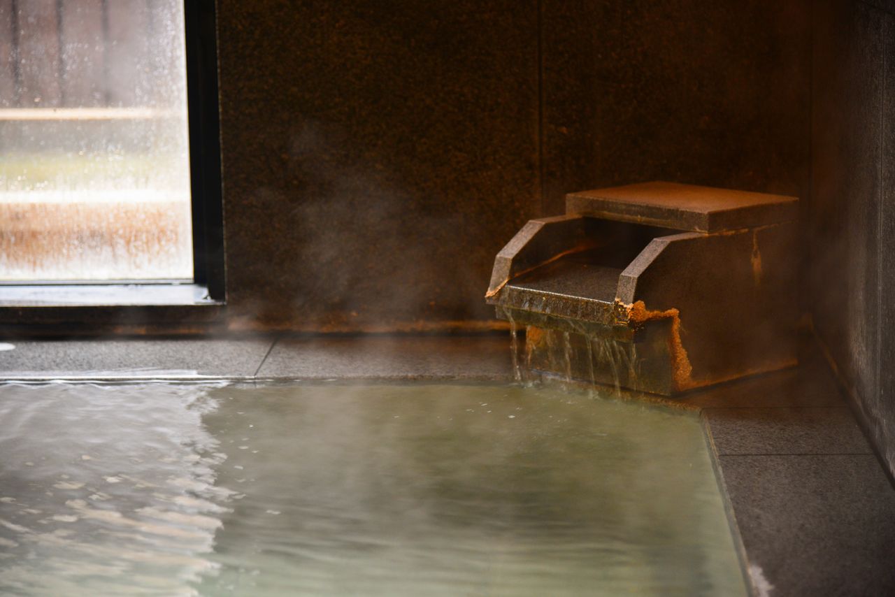 Steam rises off the ryokan’s bath. (© Shoe Press)