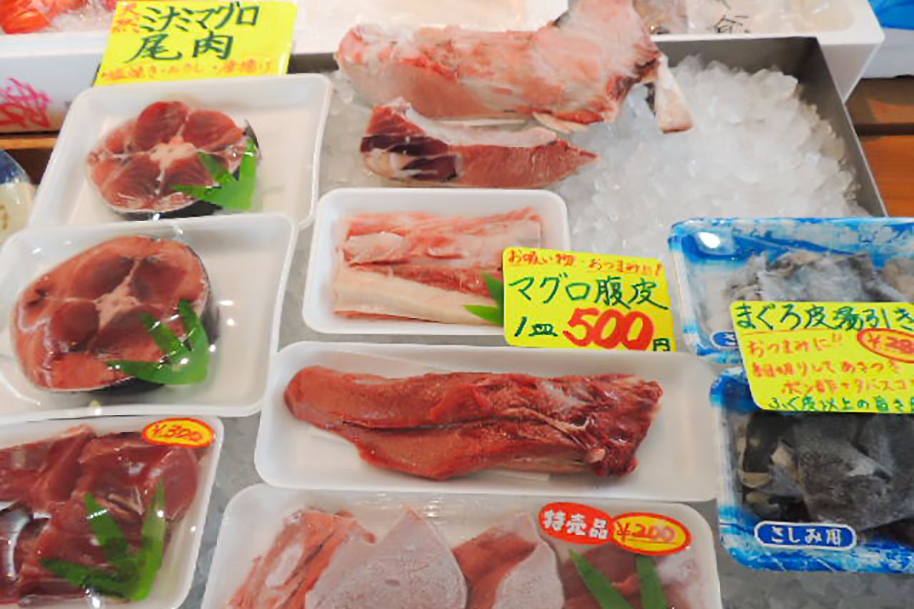 Izugin offers a variety of rare tuna cuts not found in the seafood section of supermarkets.  (©Kawamoto Daigo)