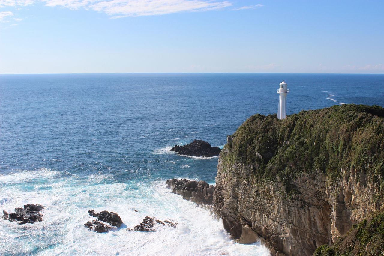 The Cape Ashizuri lighthouse, in the city of Tosa-Shimizu at the southernmost point of Shikoku. Groves of wild camellia grow on the cape. (Courtesy Kōchi Visitors and Convention Association)