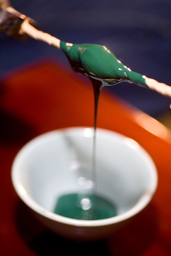 15. Ōnishi filters and colors his own lacquer.