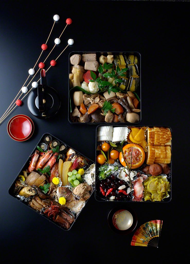 “Osechi ryōri” as prepared at the Tempura Kondō restaurant.