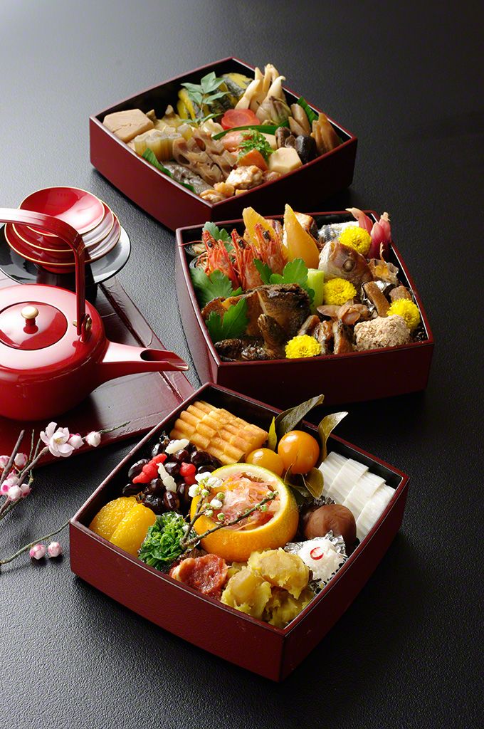 The same delicious flavors are delivered to the Ikenami household every New Year’s Eve.