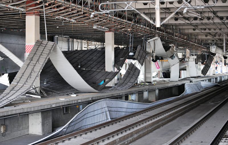 Buckled ceiling boards fell down onto the Shinkansen bullet train platform. Other damage included collapsed walls and water leaks. Shinkansen trains started running between Tokyo and Sendai on April 25; and complete service was restored to the Tōhoku Shinkansen line on April 29.