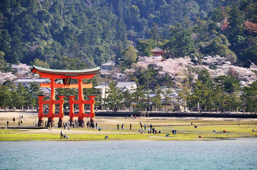 Itsukushima Shrine, Miyajima, Hatsukaichi, Hiroshima Prefecture