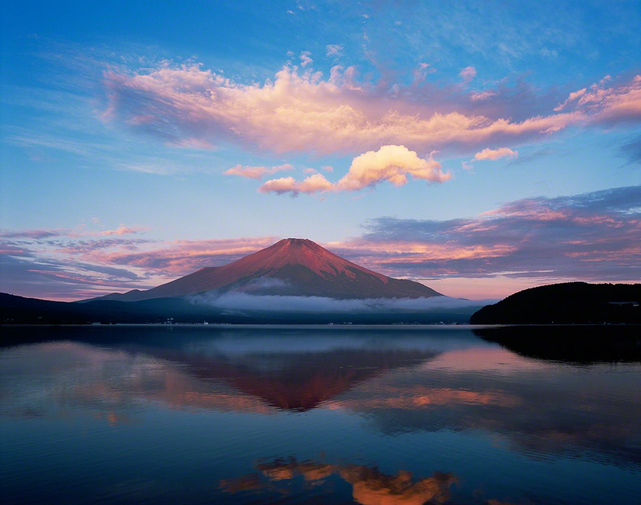 The beautiful lake of Yamanakako.