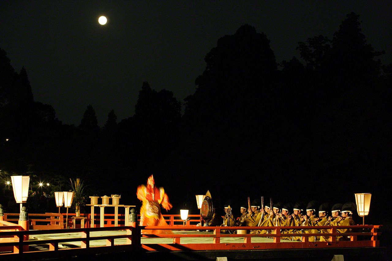 September 18 A performance of traditional music and dance under the mid-autumn harvest moon.