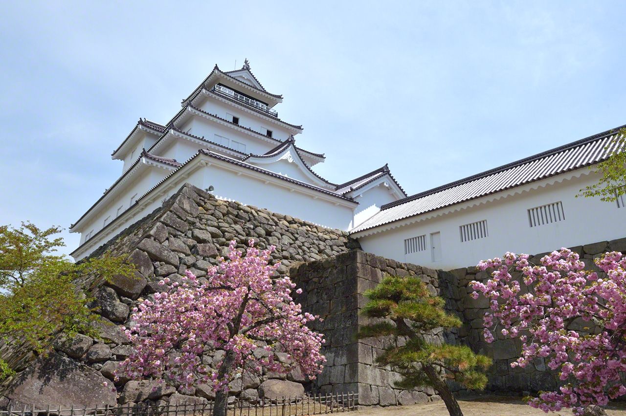 Aizuwakamatsu Castle, Fukushima Prefecture (built in 1639).