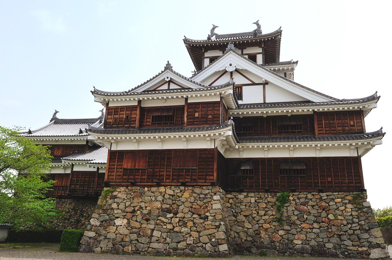 Fukuchiyama Castle, Kyoto Prefecture (built in 1579).
