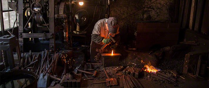 Japanese Blacksmiths Forge On (Photos) | Nippon.com