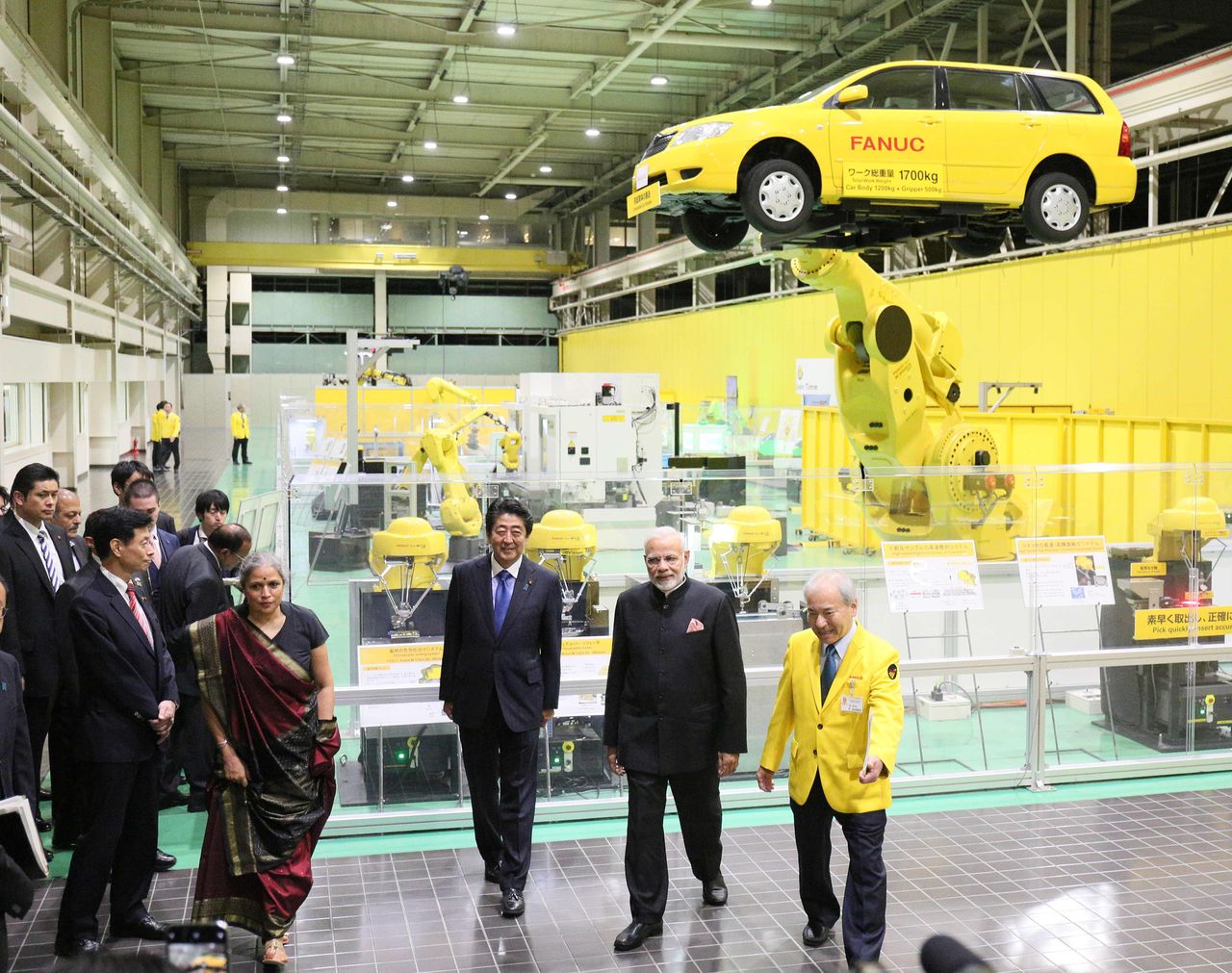 Abe Shinzō and Narendra Modi visit the Central Technical Center of Fanuc, a leader in the field of industrial robotics. Taken on October 28, 2018, in Oshino, Yamanashi Prefecture. (© Jiji)