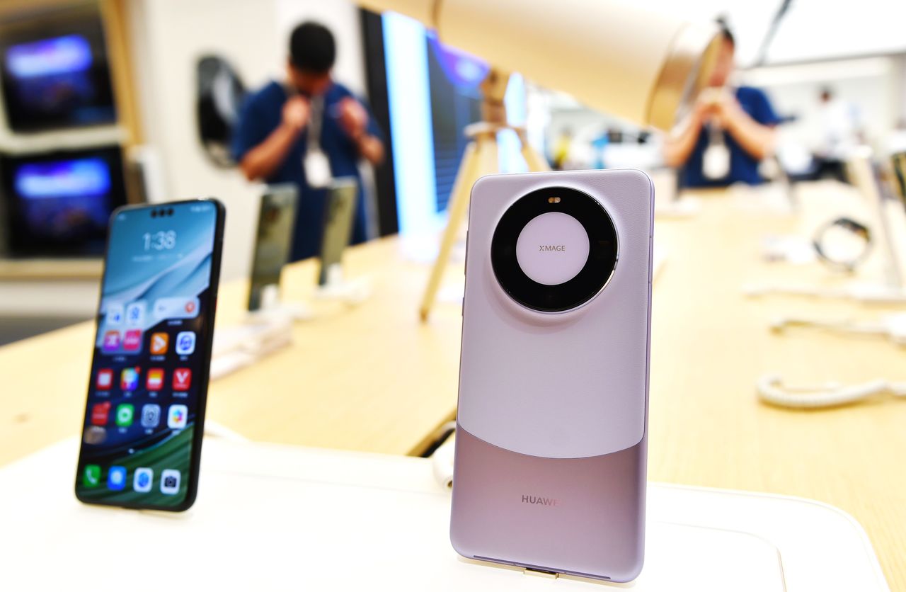 The Huawei Mate 60 Pro, launched in August 2023 as the world’s first smartphone with a satellite phone feature. Users are able to make satellite phone calls when terrestrial mobile signals are unavailable. (© CFOTO/Sipa USA via Reuters Connect)