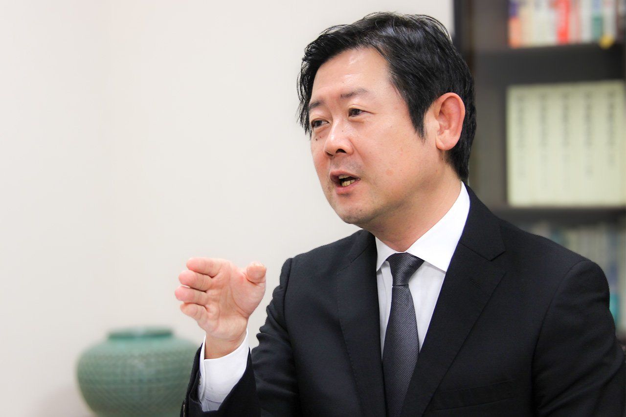 Mori Satoru, professor of political science at Keiō University.