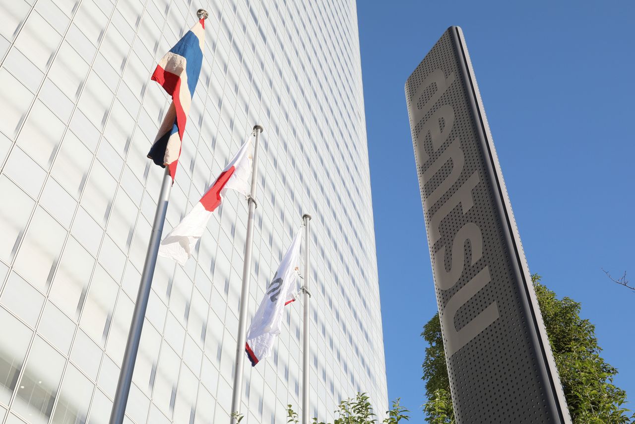 Headquarters of advertising giant Dentsū in Minato, Tokyo. November 2022. (© Jiji)