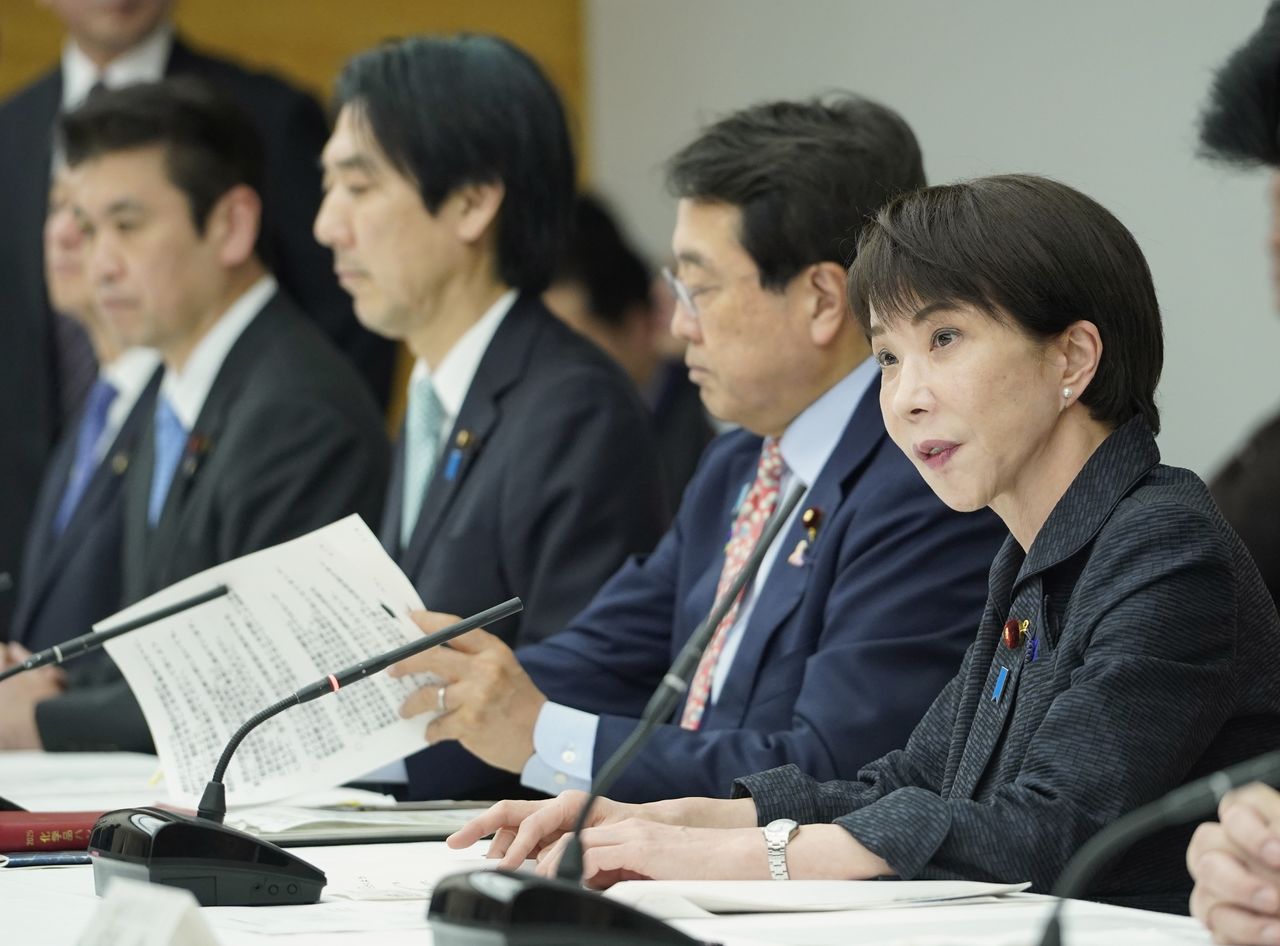 Prime Minister Takaichi speaks at a cabinet meeting on Middle East affairs, April 30, 2026. To her left is Economy Minister Akazawa Ryōsei. (© Jiji)